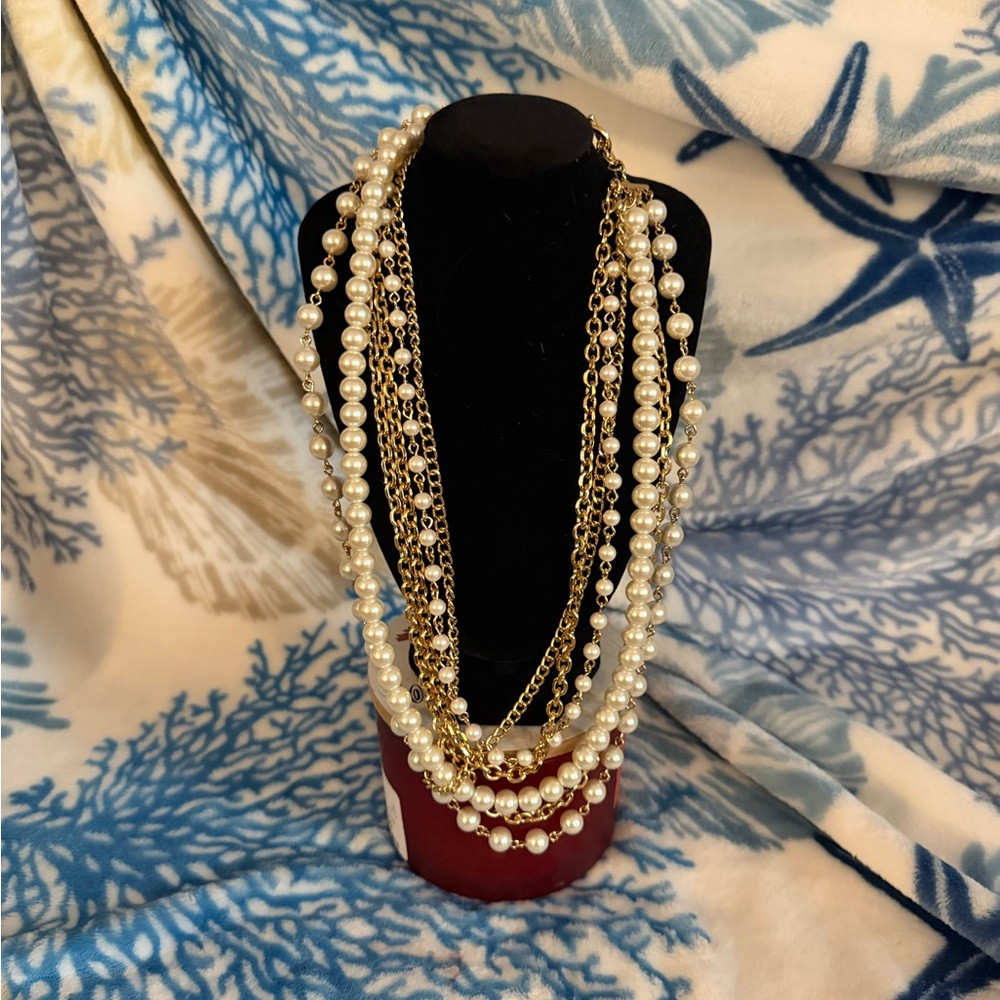 Elegant Gold and Pearl Layered Necklace